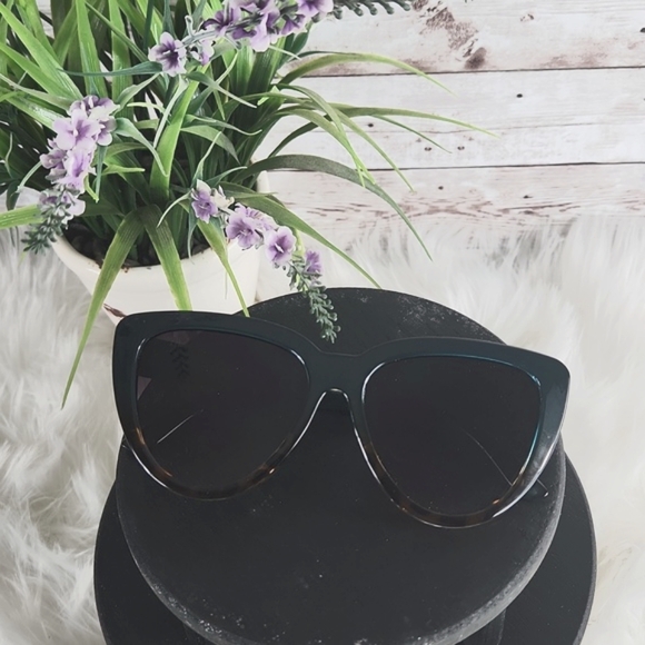 Fashion Sunglasses, women's green and Tortoise shell sunglasses. - Picture 5 of 6